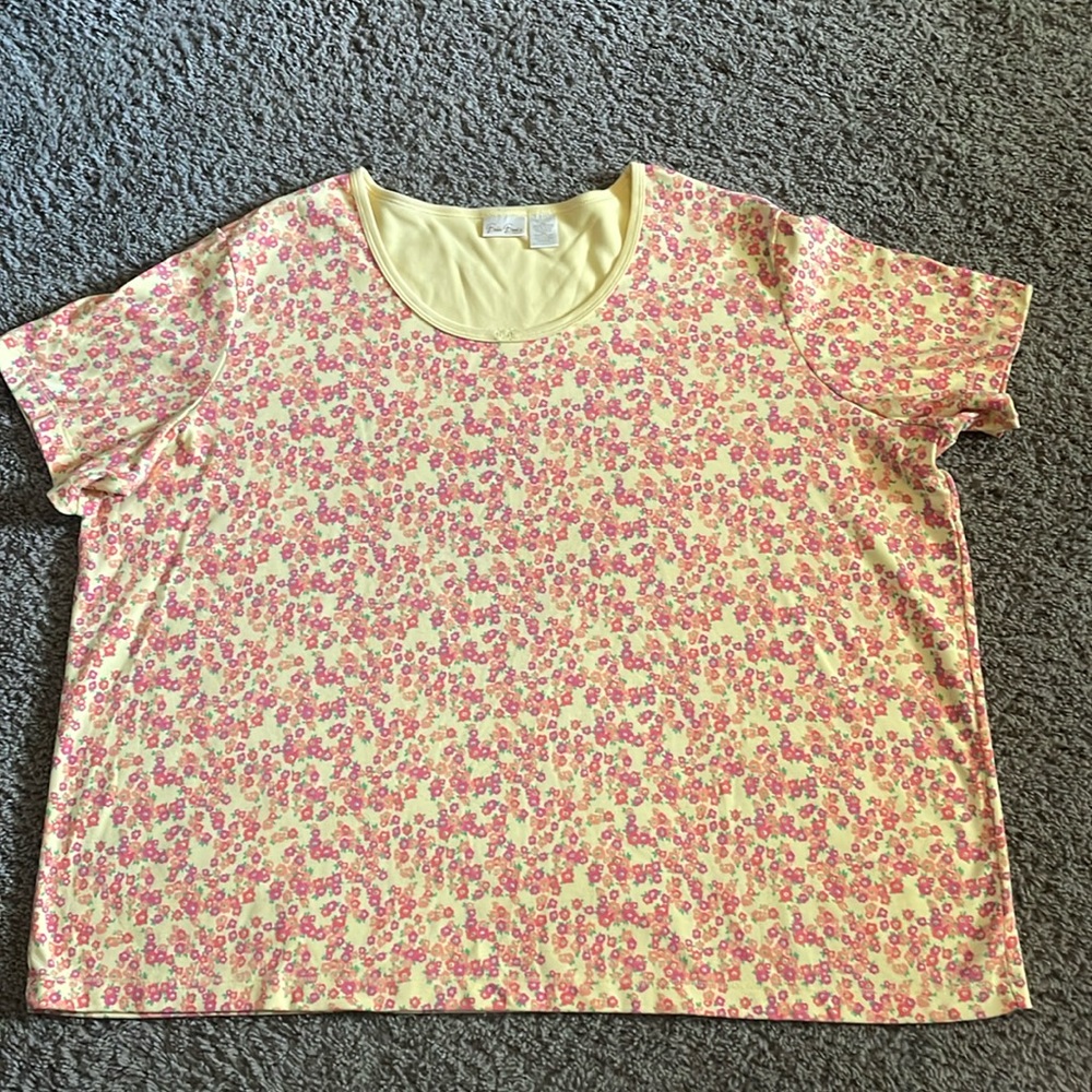 Women’s Bobbie Brooks yellow s/s with orange & pink floral print top Sz 46/48